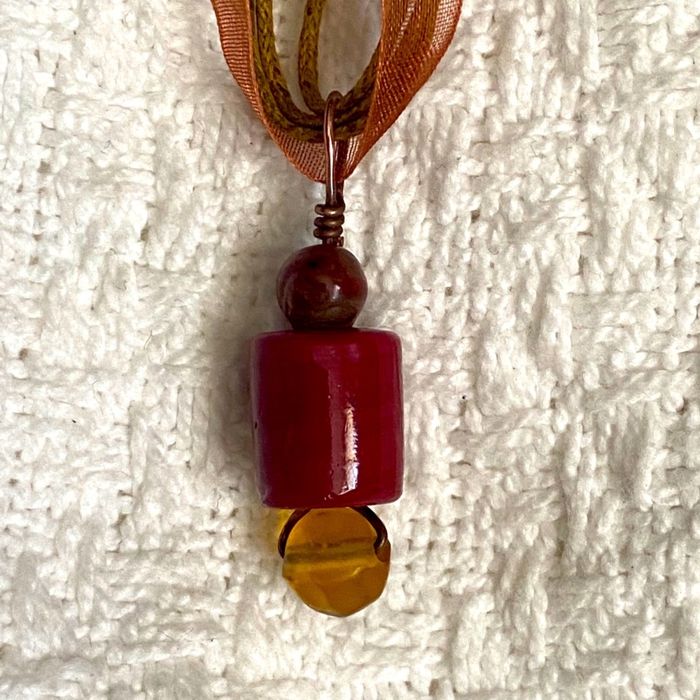 NWOT Glass bead pendant